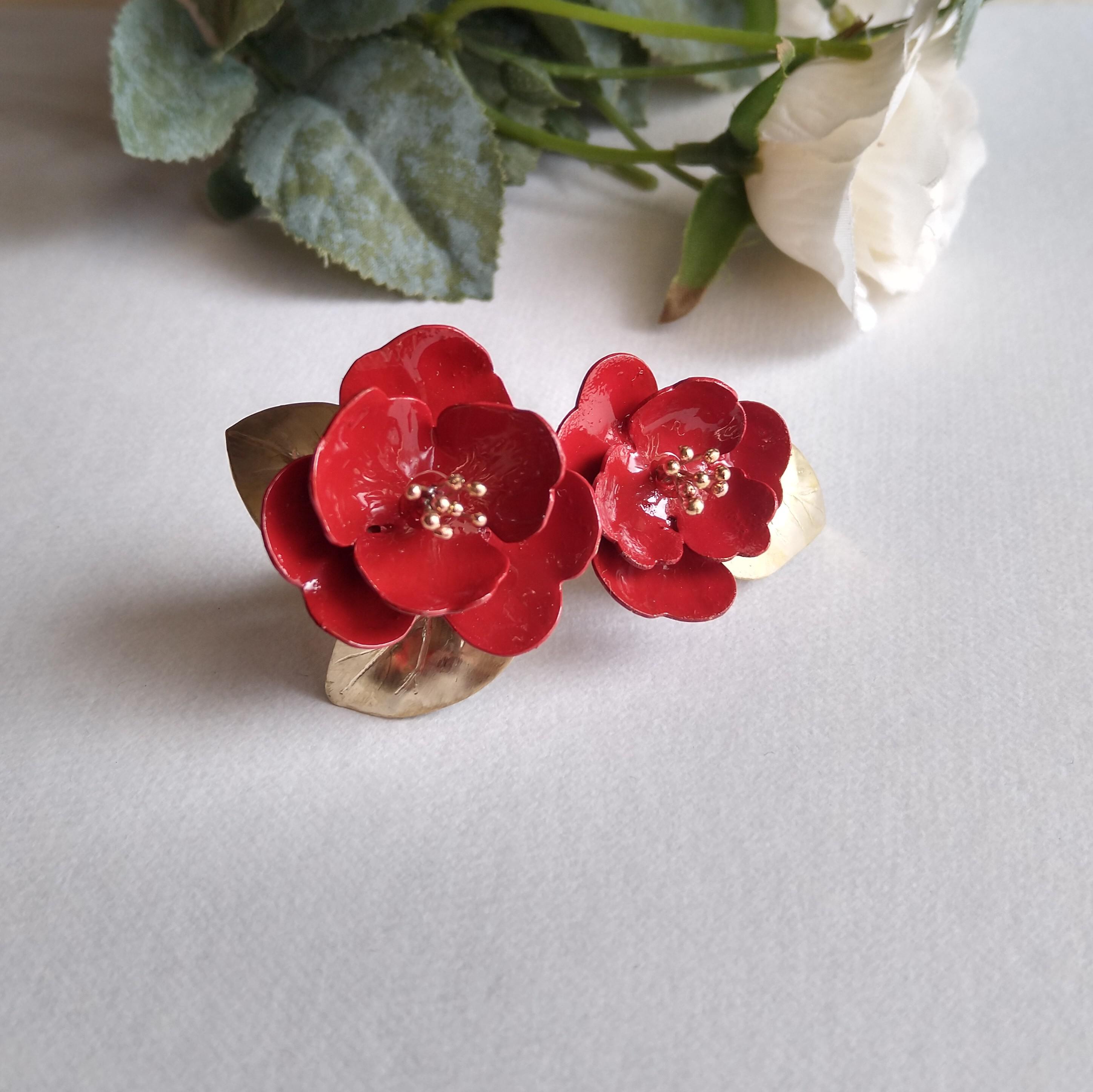 赤い椿の花真鍮バレッタ