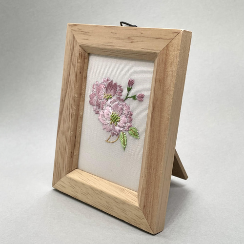 色留袖　刺繍　牡丹　八重桜　花模様　葉影　金糸　着物　021a d 8-7-01229a2.jpg