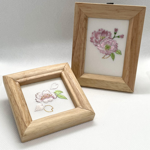 八重桜 刺繍フレーム 絹糸と金糸の日本刺繍 壁飾り インテリア