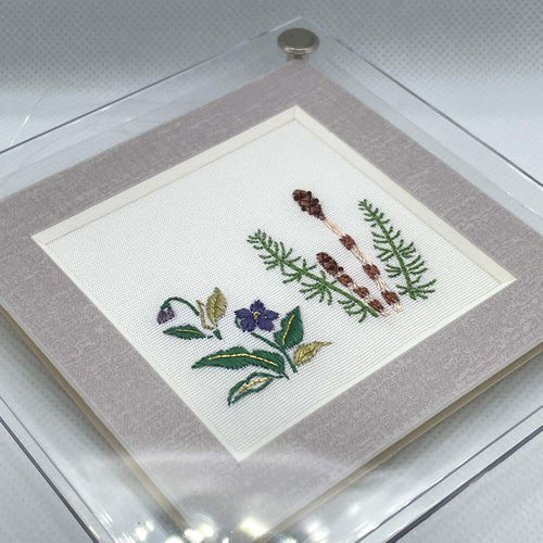 つくしとスミレ 刺繍フレーム 絹糸と金糸の日本刺繡 壁飾り インテリア