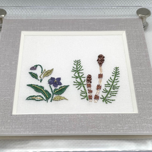 つくしとスミレ 刺繍フレーム 絹糸と金糸の日本刺繡 壁飾り