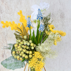 幾何学的ゴールドワイヤー花瓶setミモザブーケのナチュラルアレンジ 3枚目の画像