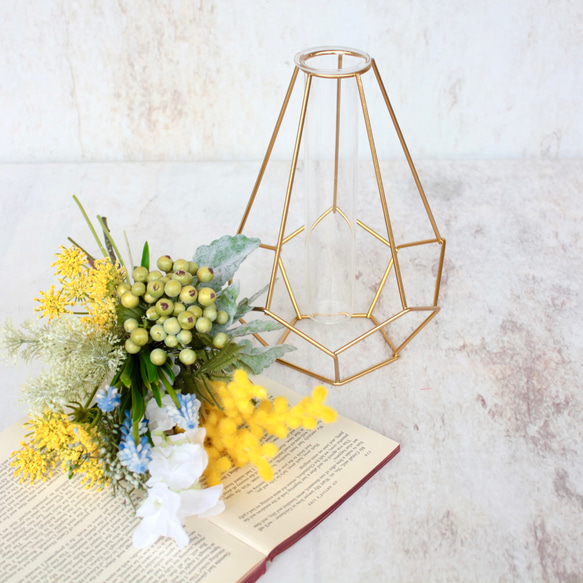 幾何学的ゴールドワイヤー花瓶setミモザブーケのナチュラルアレンジ 4枚目の画像