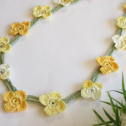 レース編み　菜の花のネックレス 2枚目の画像