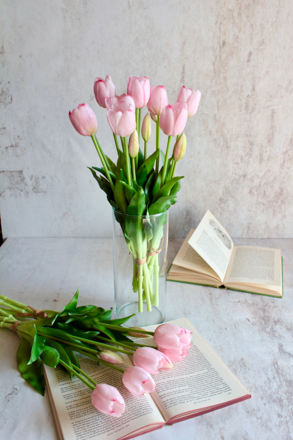 【リアルな触り心地】まるで生花のような瑞々しさ|春のチューリップ5本ブーケ|アーティフィシャルフラワー【ライトピンク】 5枚目の画像