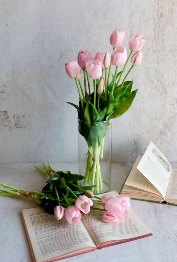 【リアルな触り心地】まるで生花のような瑞々しさ|春のチューリップ5本ブーケ|アーティフィシャルフラワー【ライトピンク】 6枚目の画像