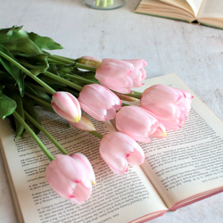 【リアルな触り心地】まるで生花のような瑞々しさ|春のチューリップ5本ブーケ|アーティフィシャルフラワー【ライトピンク】 3枚目の画像