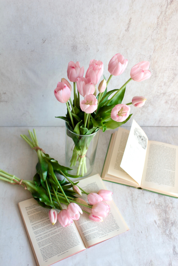 【リアルな触り心地】まるで生花のような瑞々しさ|春のチューリップ5本ブーケ|アーティフィシャルフラワー【ライトピンク】 4枚目の画像