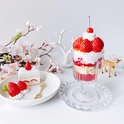 真っ赤な苺パフェのオブジェ フェイクスイーツ その他インテリア