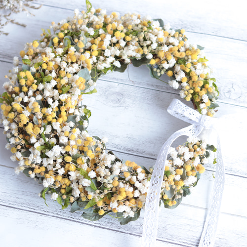 たっふりミモザとカスミソウの三日月型ナチュラルリース＊プリザーブド