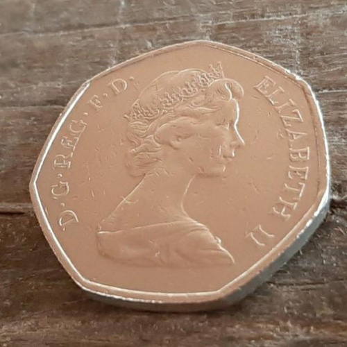 ☆ イギリス UK 英国 50ペンス 七角形コイン エリザベス女王
