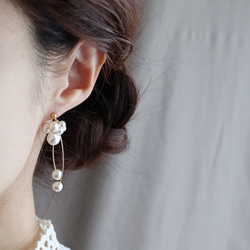 ホワイトパール ダブルカールピアス（イヤリング） イヤリング