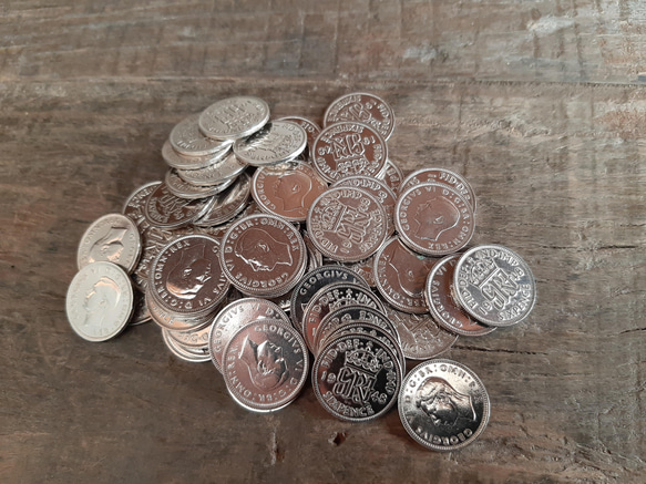 50枚セット 幸せのシックスペンス イギリス 1948年の盛り合わせです。  ジョージ王 ラッキー6ペンス  英国コイン 2枚目の画像