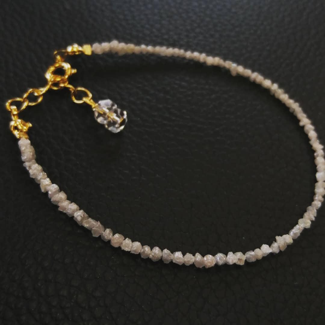 ホワイトグレーダイヤモンドのブレスレット