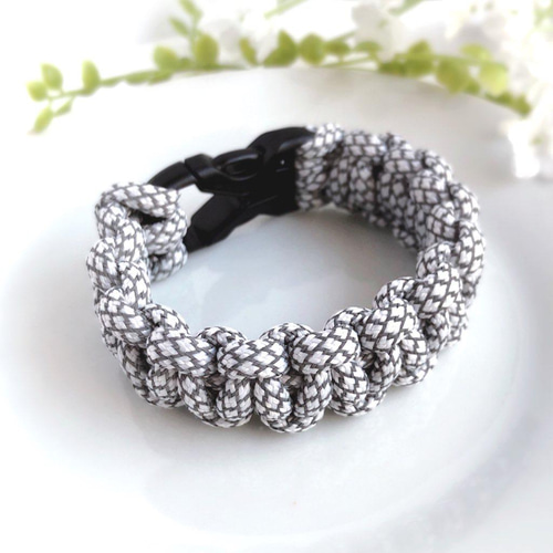 夜道も安心 リフレクター機能のパラコードブレスレット ホワイト