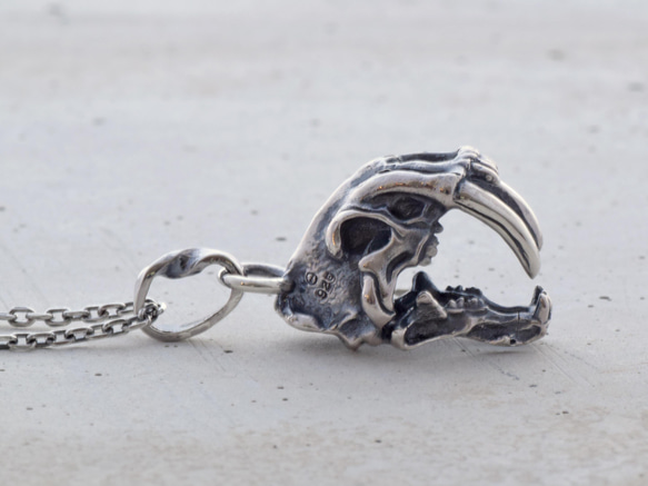 Frog ball pendant aquamarine leather cord necklace 第4張的照片