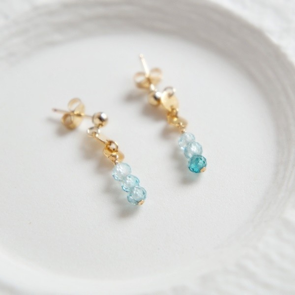 【イヤリング】天然ブルージルコンのプチイヤリング