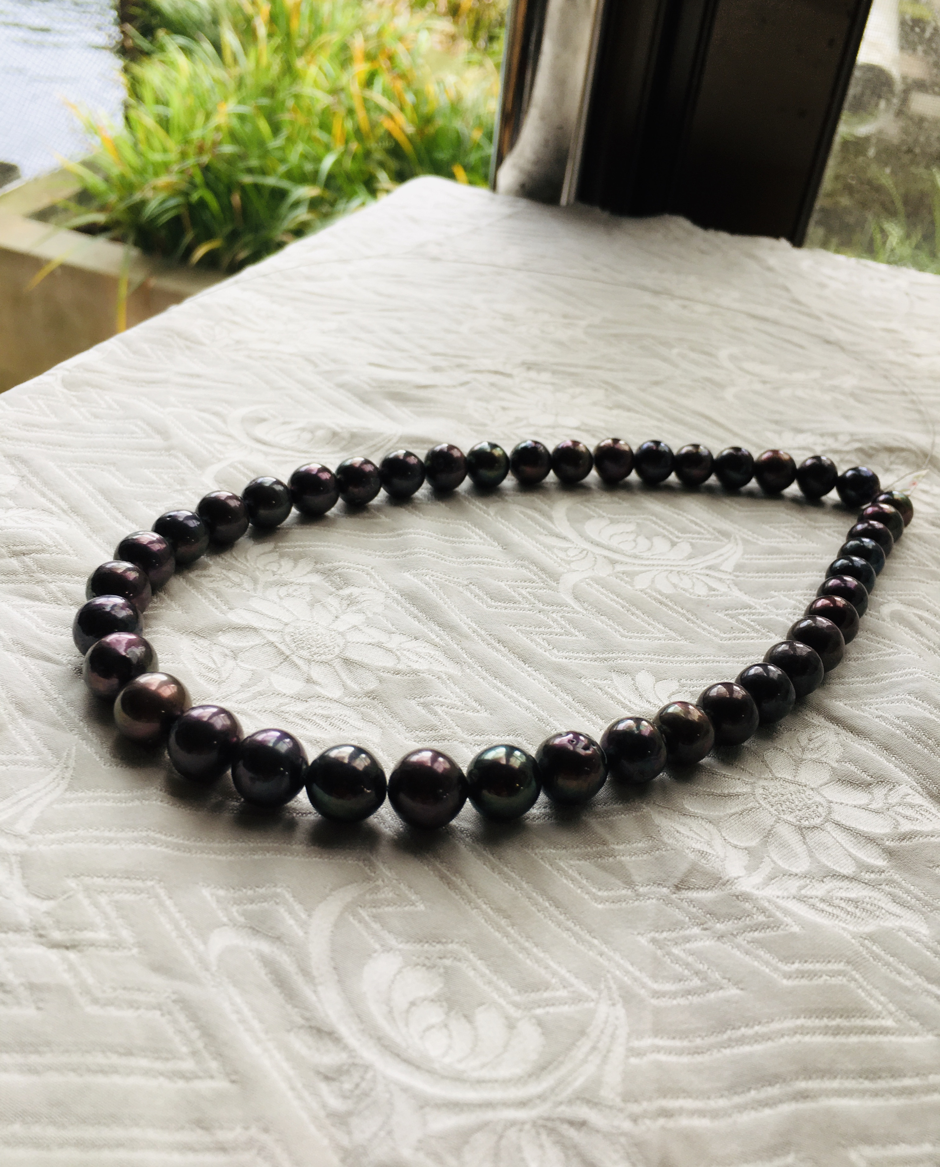 #261 まるで黒蝶真珠　ピーコックグリーン　有核湖水真珠　約9.1〜10.5㍉【40個】大粒　黒真珠　高品質淡水真珠