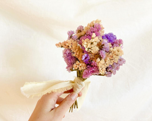 パステルカラーのスターチスのカラフルスワッグブーケ(ドライフラワー
