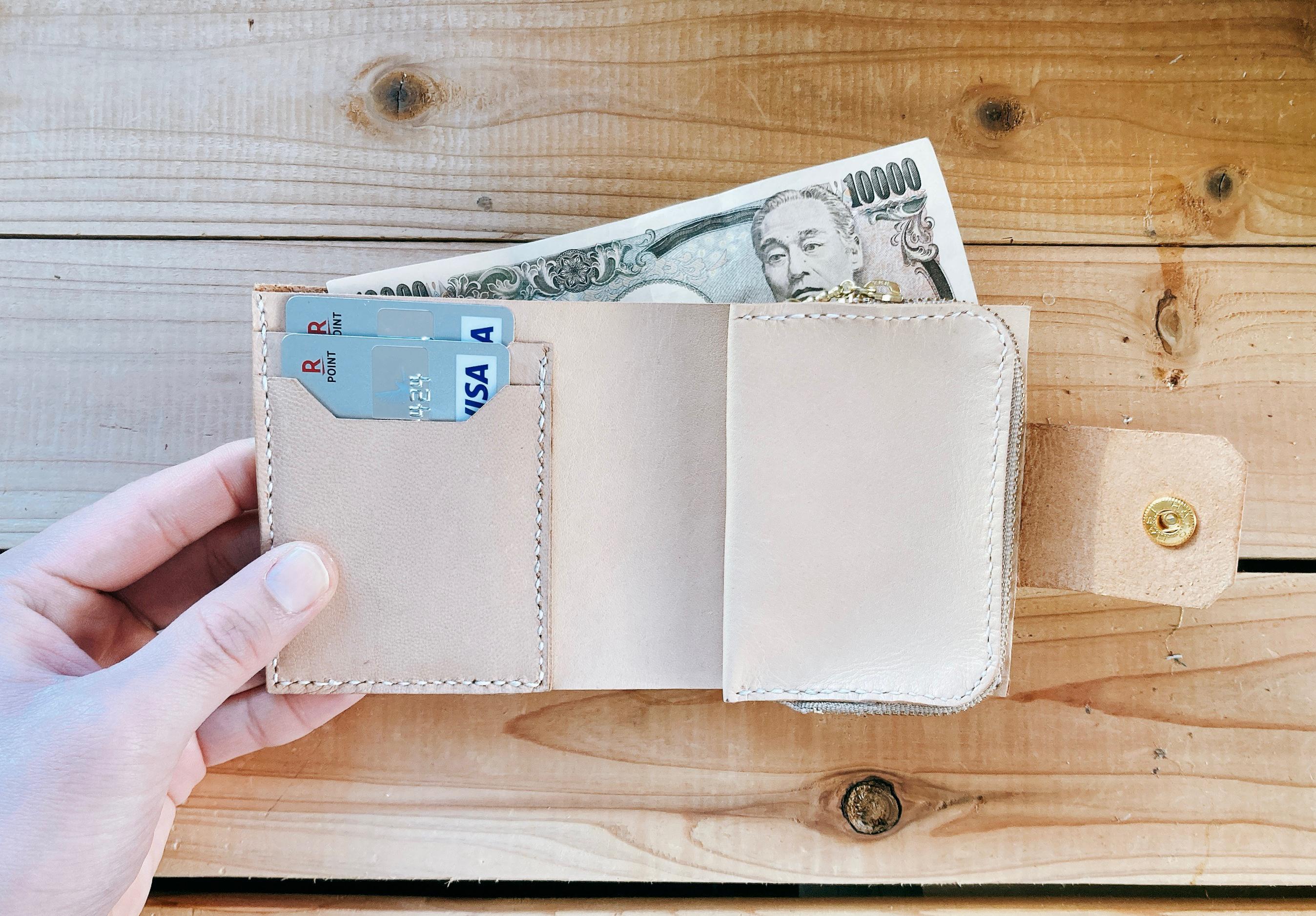 【ヌメ革】ミスター・ウォレット（レザー/財布/二つ折り/ボウタイ/メンズ/レディース/プレゼント/コンパクト）カフェオレ