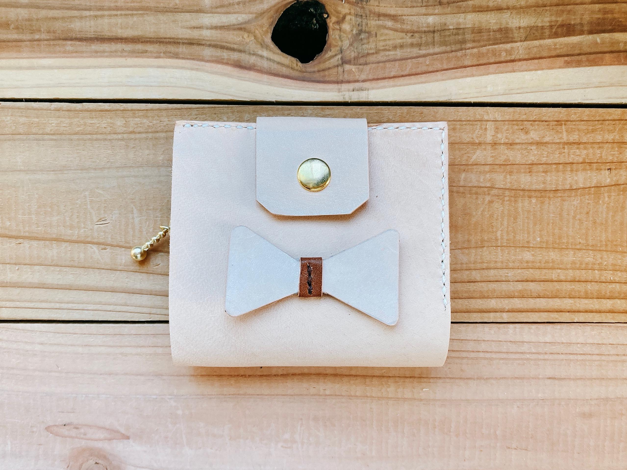 【ヌメ革】ミスター・ウォレット（レザー/財布/二つ折り/ボウタイ/メンズ/レディース/プレゼント/コンパクト）カフェオレ