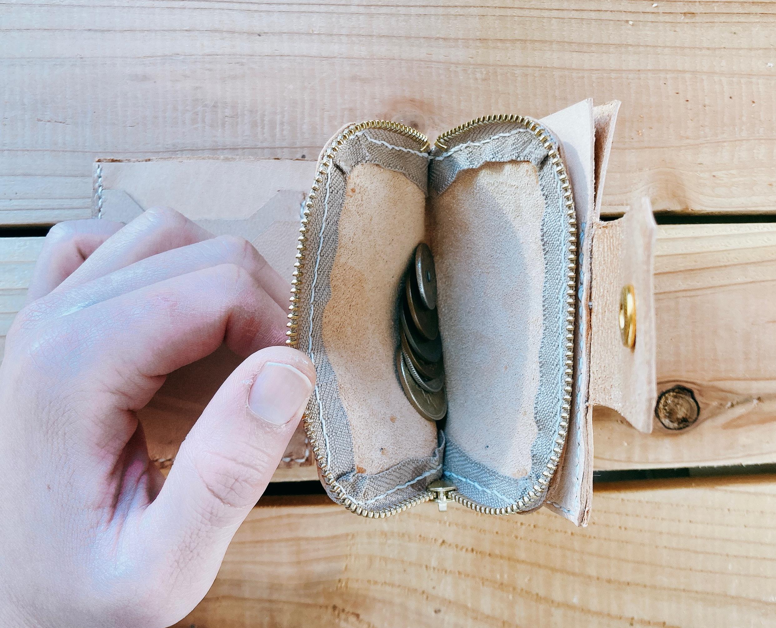 【ヌメ革】ミスター・ウォレット（レザー/財布/二つ折り/ボウタイ/メンズ/レディース/プレゼント/コンパクト）カフェオレ