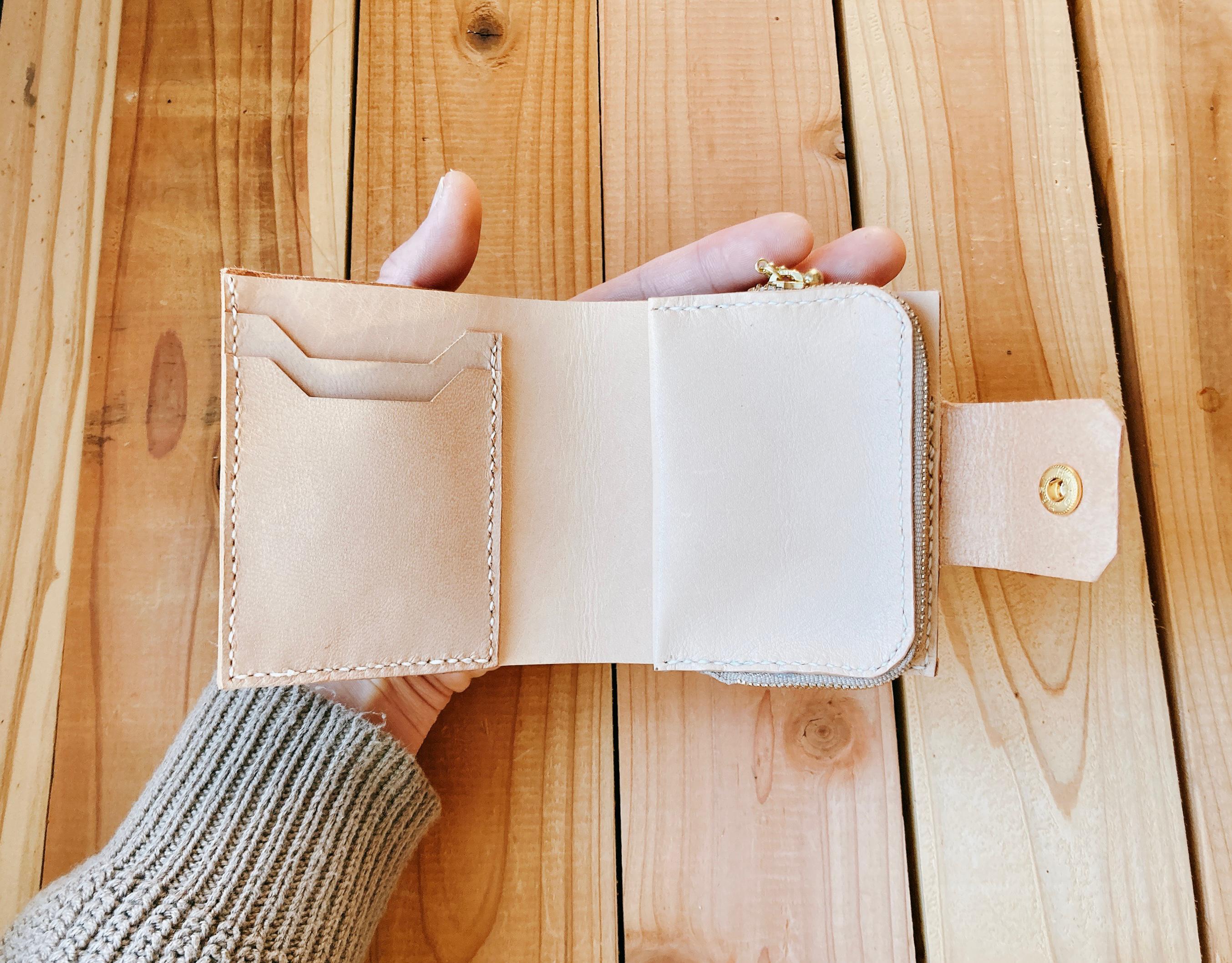 【ヌメ革】ミスター・ウォレット（レザー/財布/二つ折り/ボウタイ/メンズ/レディース/プレゼント/コンパクト）カフェオレ