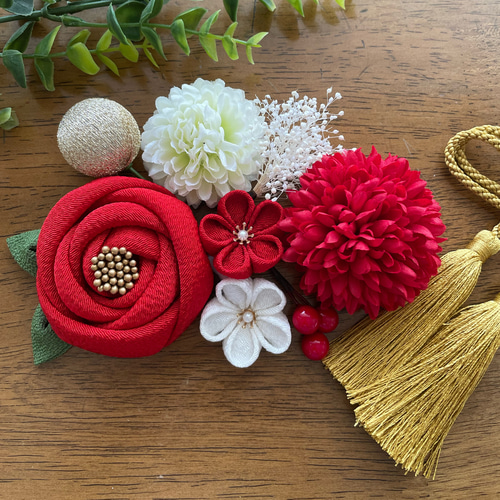 つまみ細工髪飾り ぷっくりしぼり椿 成人式 結婚式 卒業式 七五三  