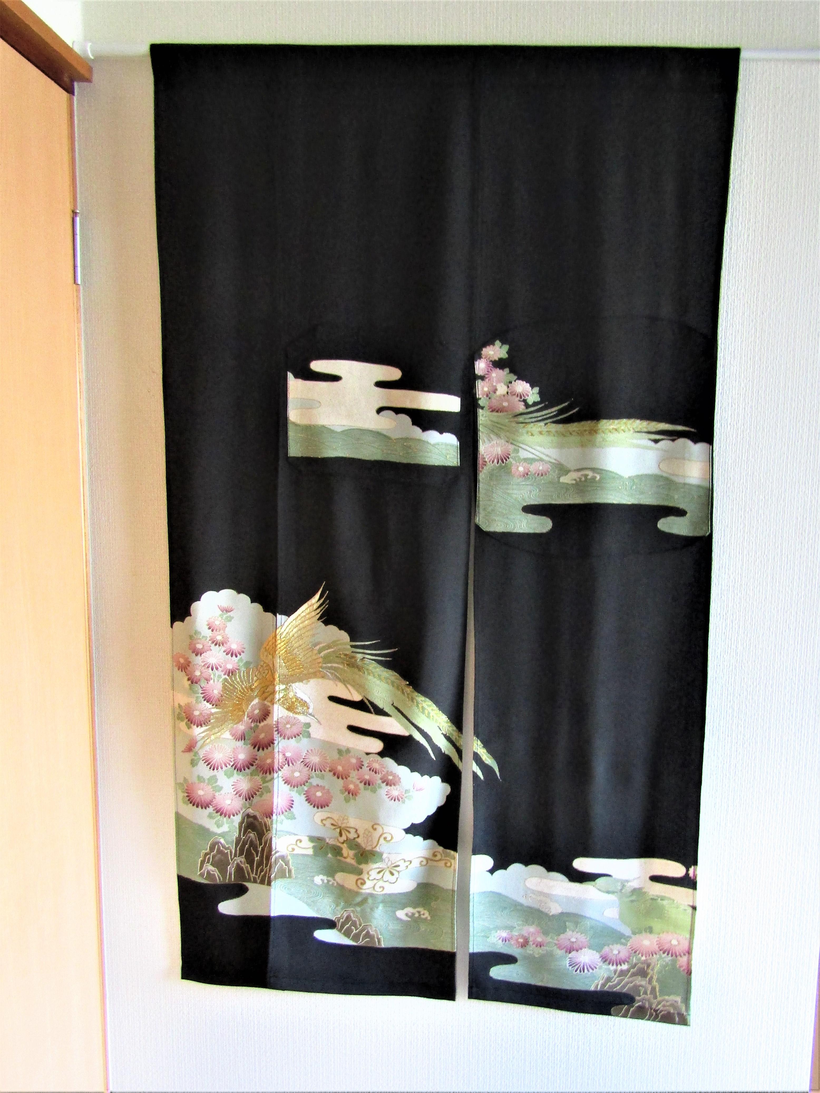 【格安saleスタート】 鶴、春、梅、旅立ちー着物リメイク〜暖簾作成！ （64×115 のれん