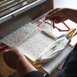 福島の温もり感じる手つむぎ真綿の手織りストール 15枚目の画像