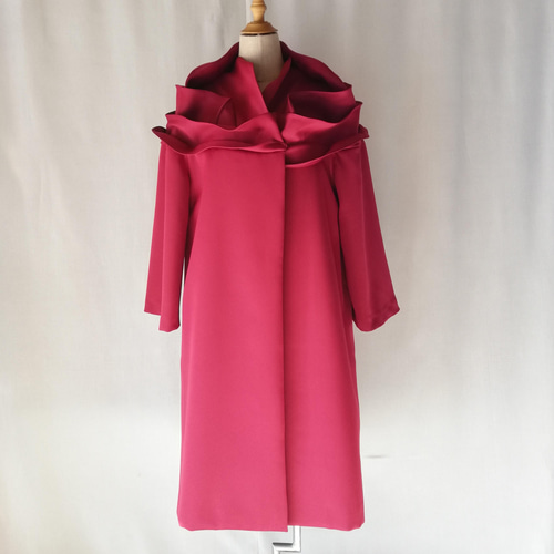 一輪の赤いバラコート コート Akiko Sakamoto 通販 13205327｜Creema