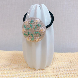 手刺繍　ヘアゴム　麻生地　桃色の花 1枚目の画像