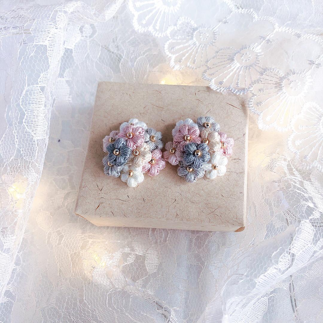 大きめ✧刺繍糸で編んだお花のもこもこブーケ♡:*ピンク グレー
