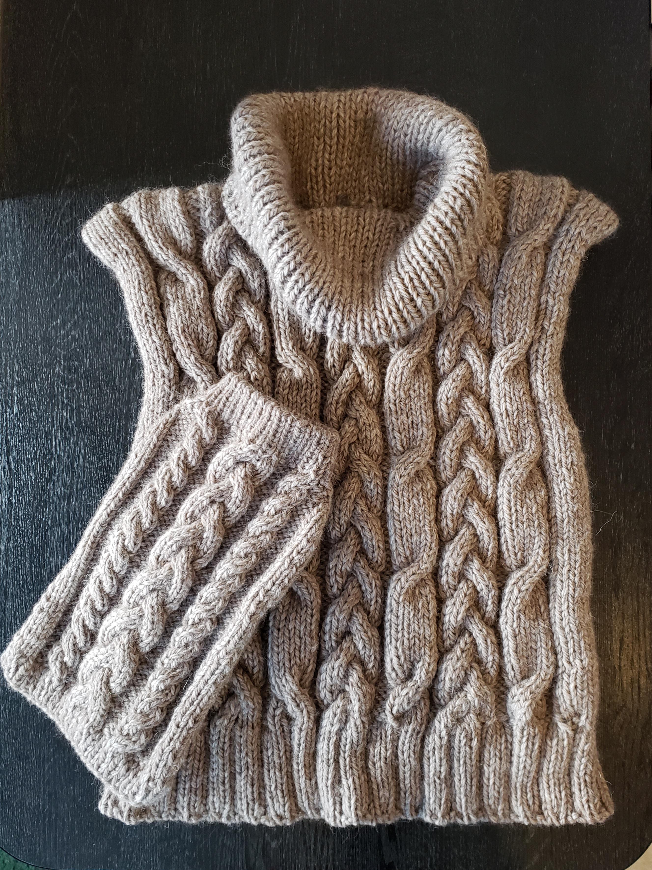 ワンちゃんとペアルック！ざっくりアラン模様の手編みニット 12,480円