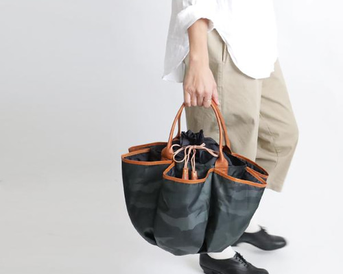 リメイクトートバッグ カモフラ柄 ARMY 底板。ストラップ付き 本革使用 military drawstring bag | ARULLE