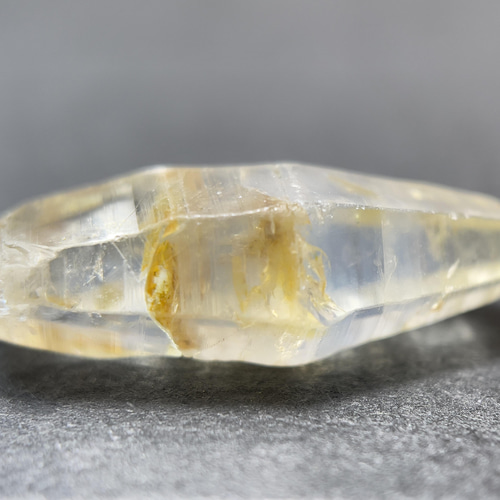 サファイアクリスタル 原石 サファイアコランダム7.53カラット ガラス