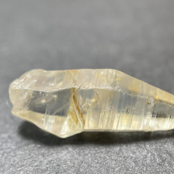 サファイアクリスタル 原石 サファイアコランダム7.53カラット ガラスボディイエローサファイア 天然原石（スリランカ） 11枚目の画像
