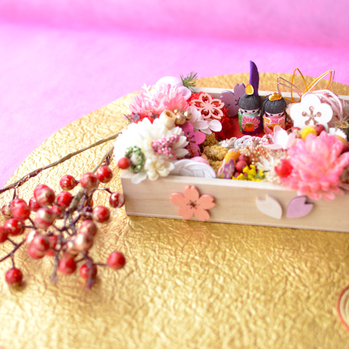 ひな人形のミニチュア お花のアレンジメント ひな祭りの玄関インテリア