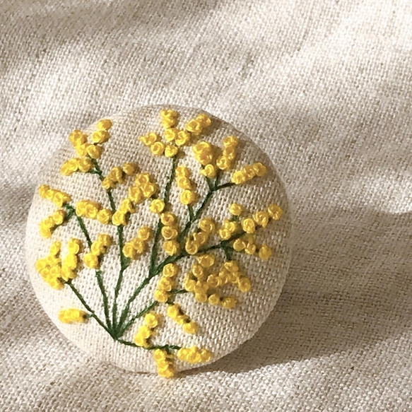 刺繍ブローチ（綿麻）ミモザ　ヘアゴム  に変更可 1枚目の画像