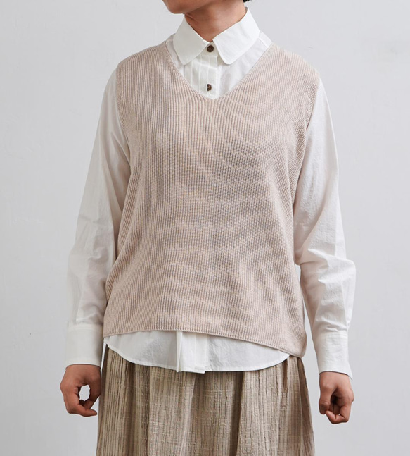 草木染め コットンベスト ライトベージュ 1枚目の画像