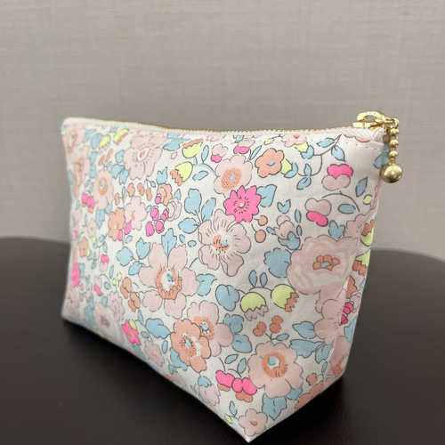 リバティ　ベッツィの巾着袋☆ビンバンブーン 輸入リバティ ポーチ☆Betsy BimBamBoom ベッツィ ビンバンブーン