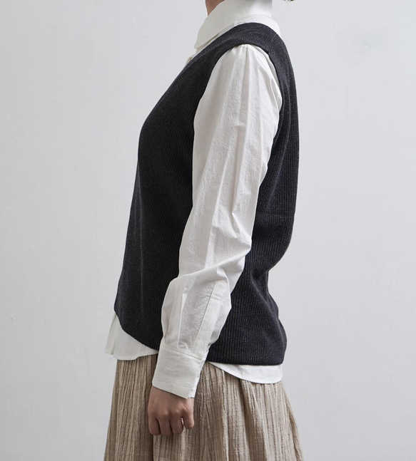 草木染め コットンコベスト チャコール 5枚目の画像