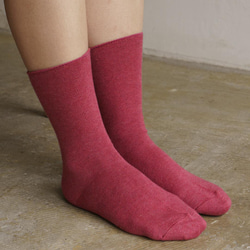 草木染ゆったりソックス 紫香染(ラックピンク) 1枚目の画像