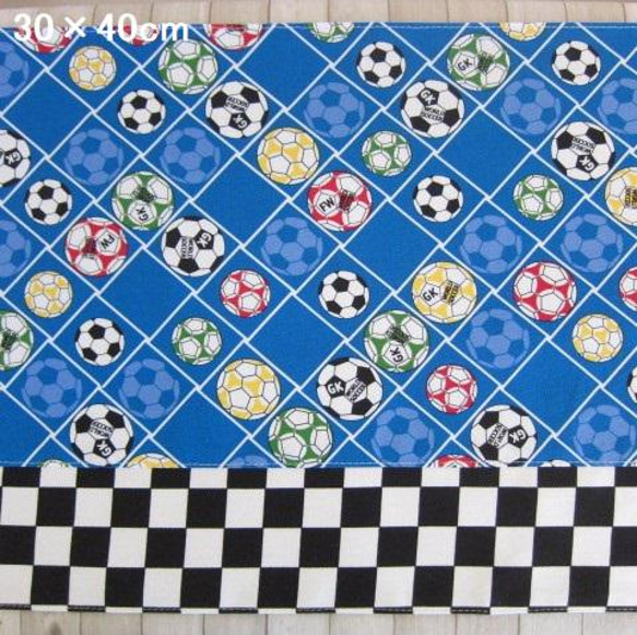 【完成品あり】30×40cm ランチョンマット　サッカーボールと市松模様（フラッグ）　jamjade/8282 1枚目の画像