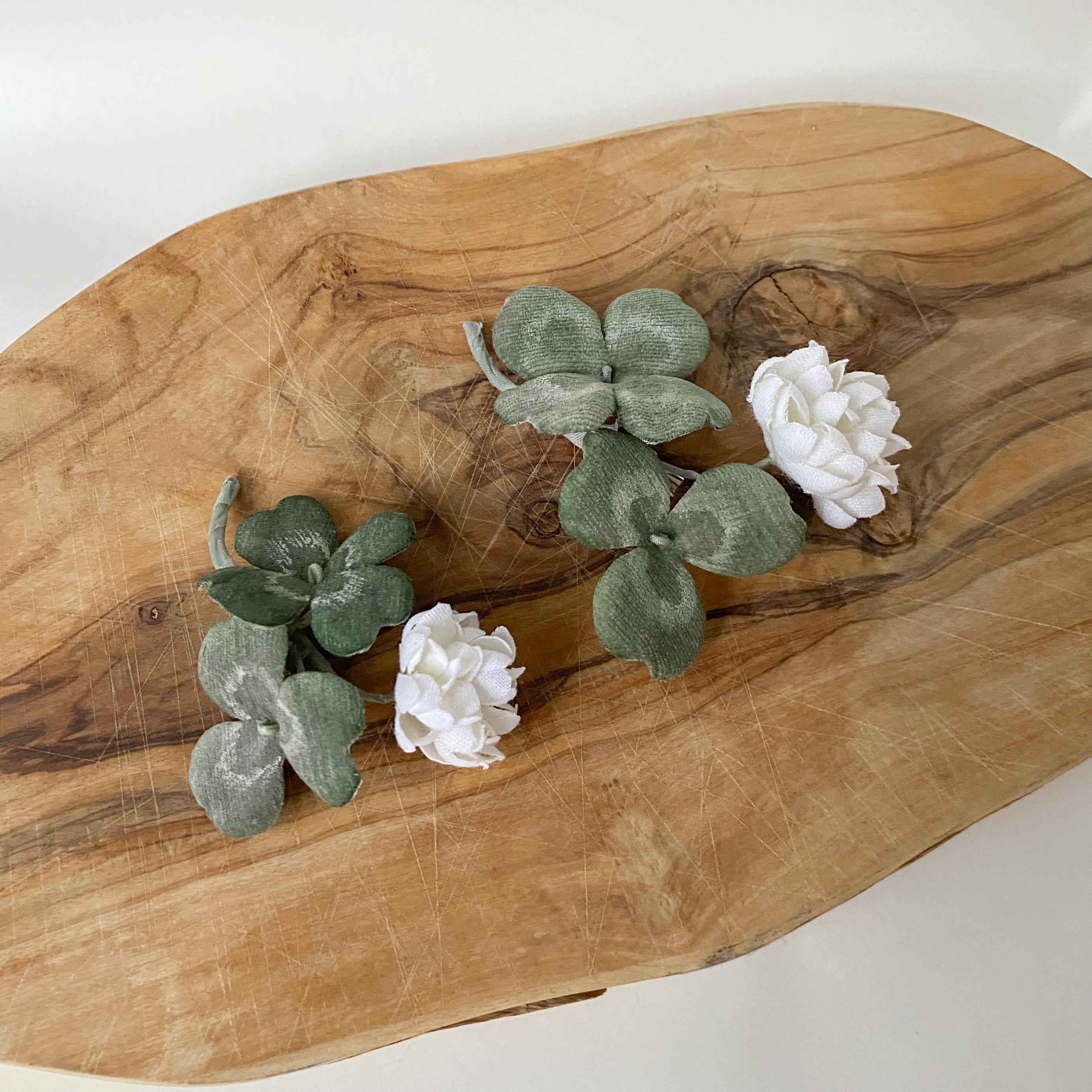 ≪送料無料≫２点セット＊シロツメクサとクローバー　大１輪・小１輪セット　布花コサージュ