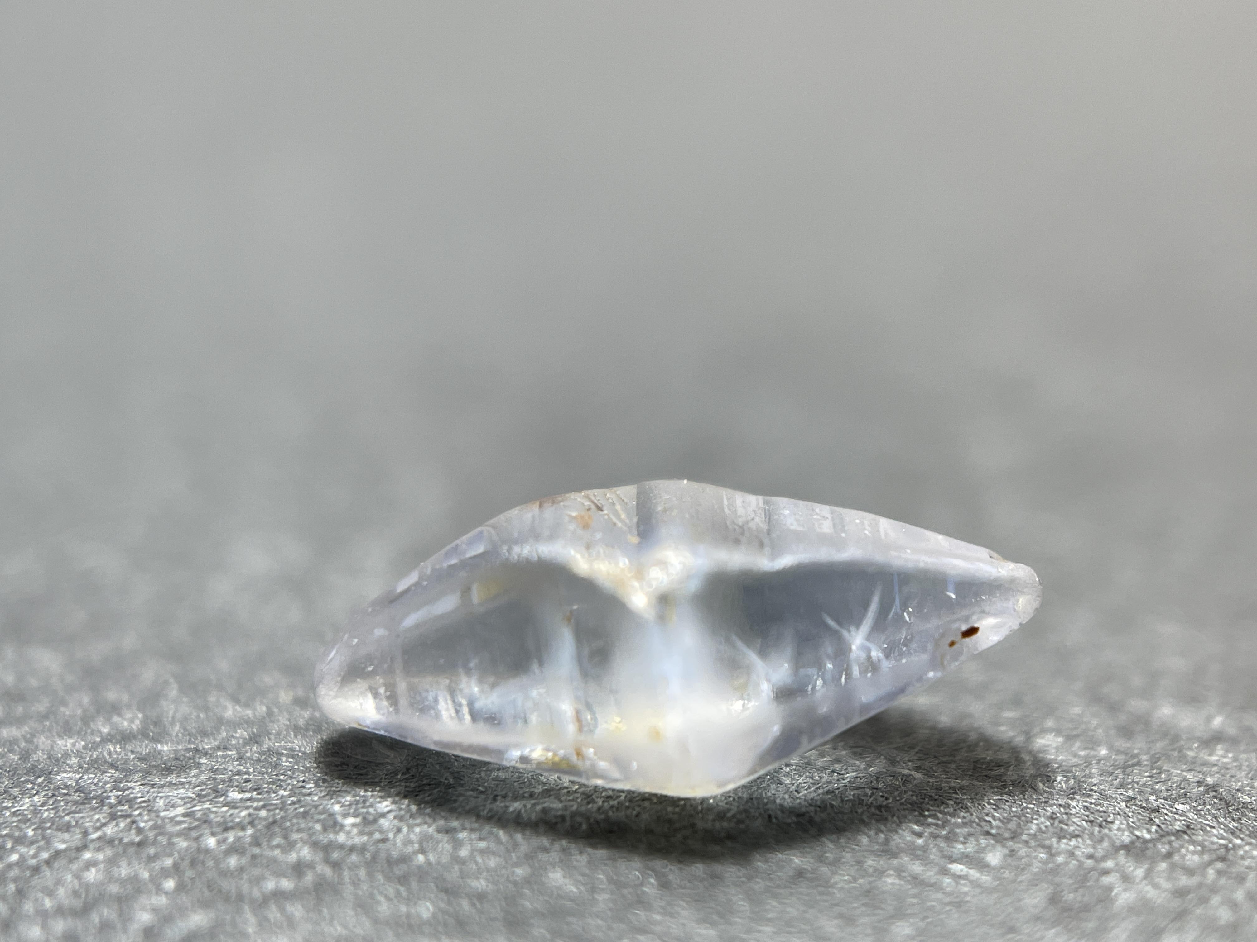 サファイアクリスタル サファイアコランダム0.96 カラット ガラスボディライトブルーサファイア 天然原石 スリランカ