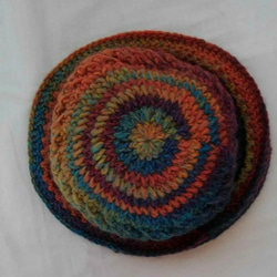 カラフルな手編みの帽子（イタリア製の毛糸） 7枚目の画像