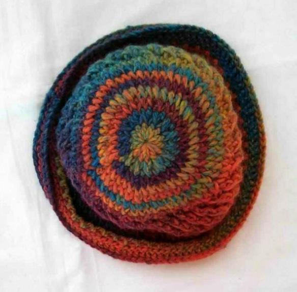 カラフルな手編みの帽子（イタリア製の毛糸） 4枚目の画像