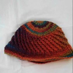 カラフルな手編みの帽子（イタリア製の毛糸） 5枚目の画像