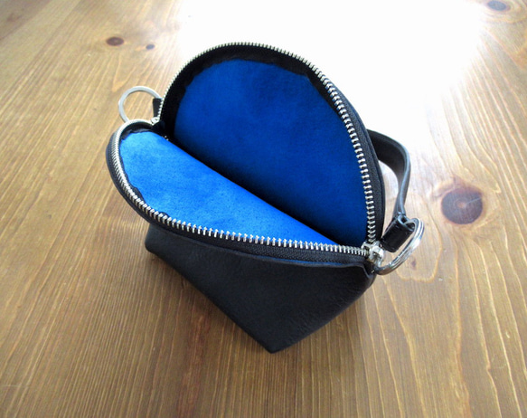 お財布やiPhoneが入る丸いフォルムのミニポーチ　鞄　ミネルバボックス　サブバッグ　ミニバッグ　レザー　ハンドバッグ 2枚目の画像